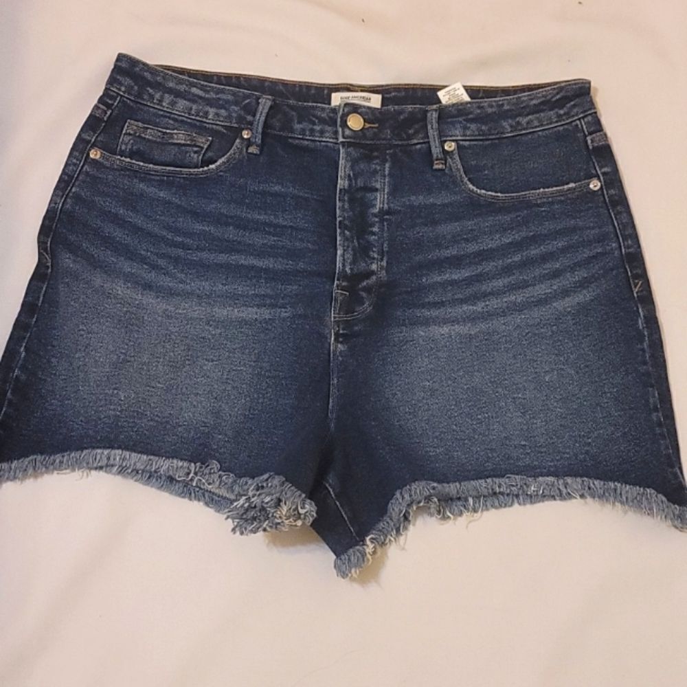 Good American distressed denim shorts size 18‎